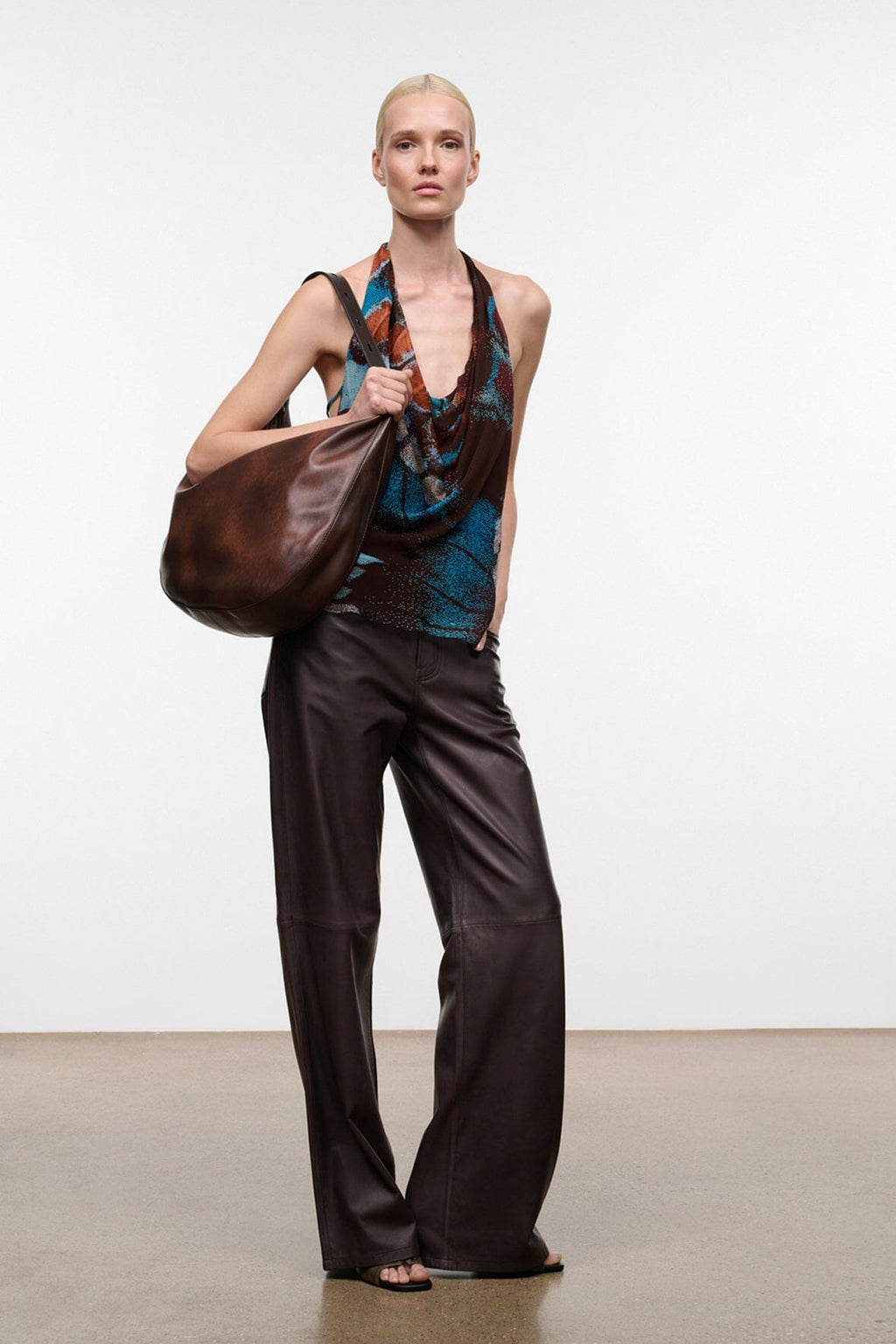 STAUD Levi Hobo Bag – Espresso Distressed – detail 4