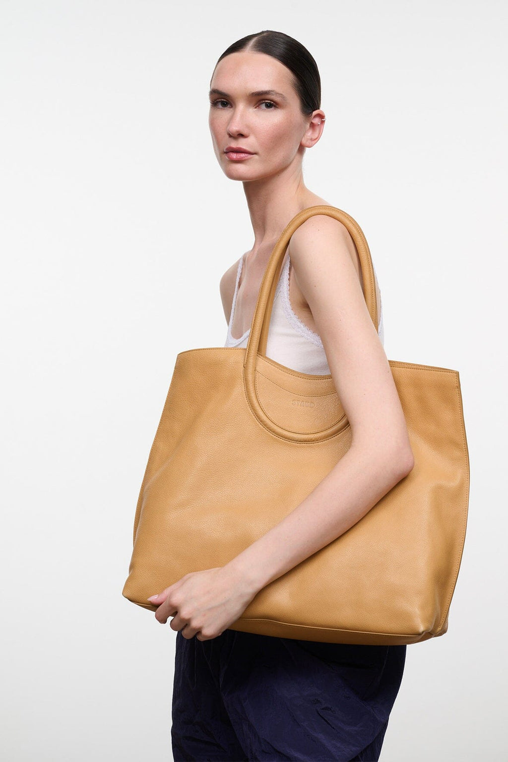 STAUD Maude North South Tote – Cashew – detail 2