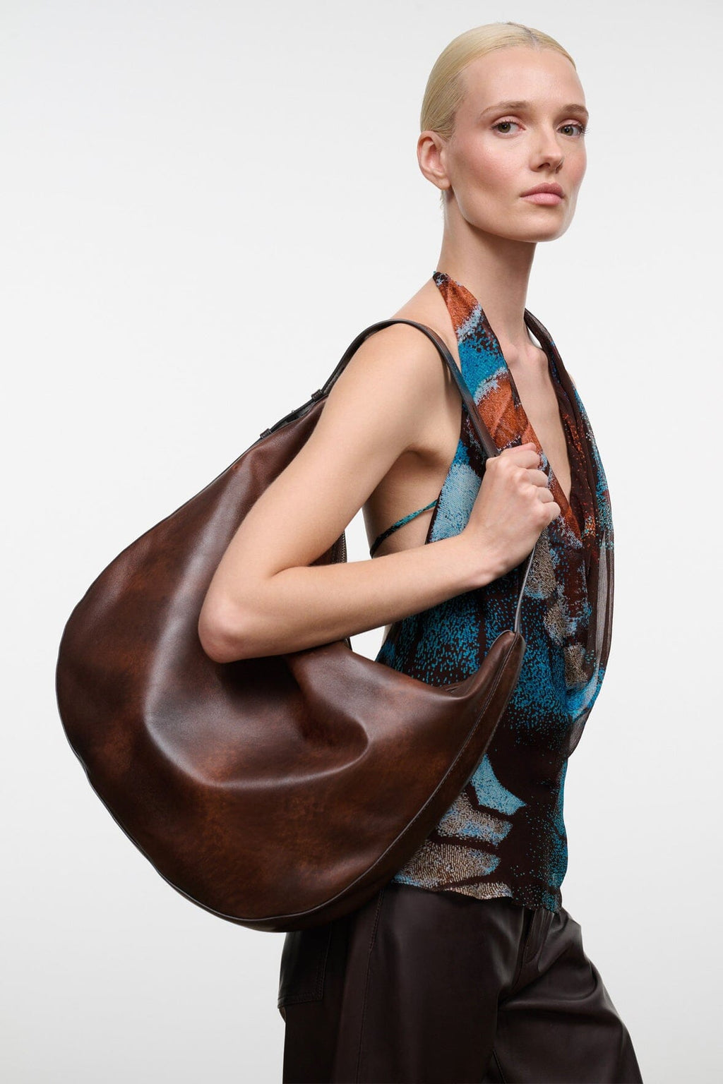 STAUD Levi Hobo Bag – Espresso Distressed – detail 2