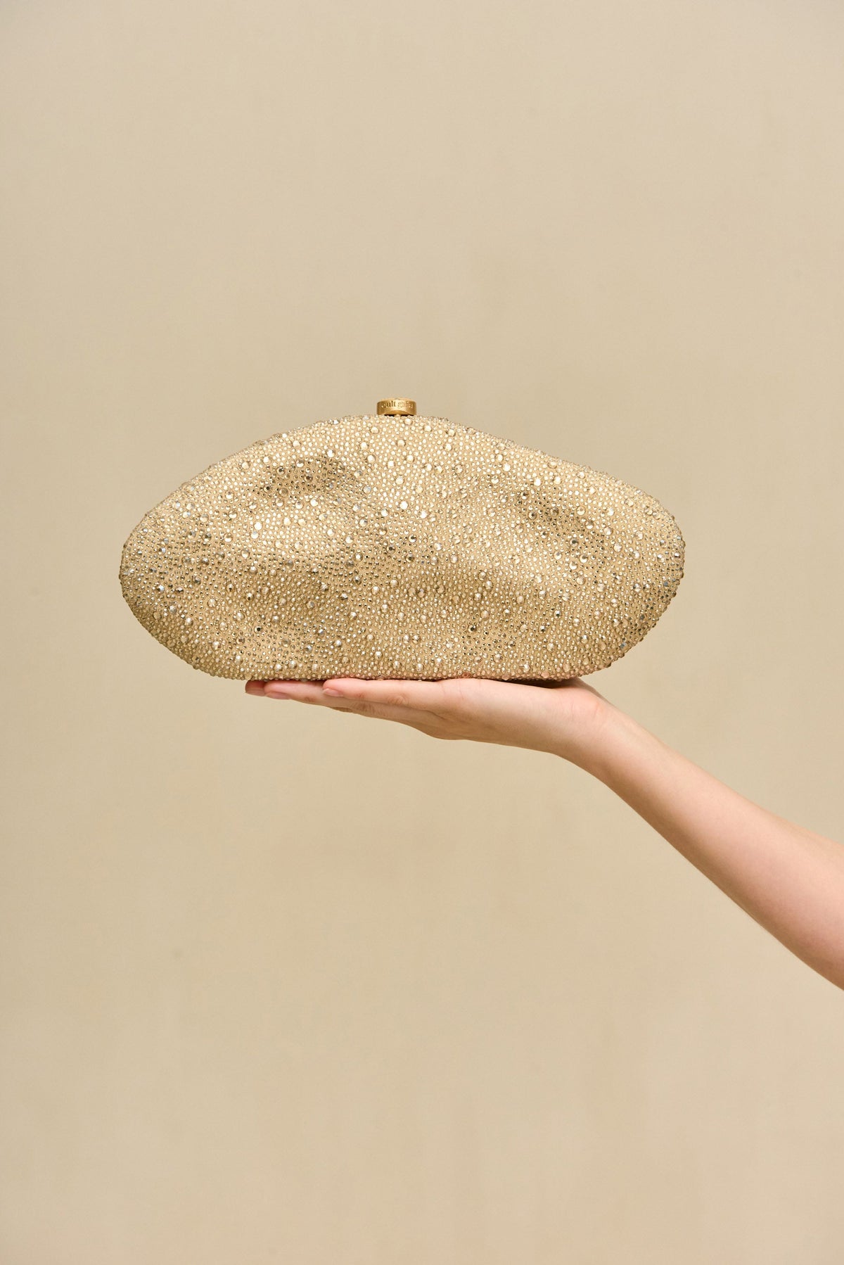 Cult Gaia The Caldera Clutch – Sand Dollar – detail 2