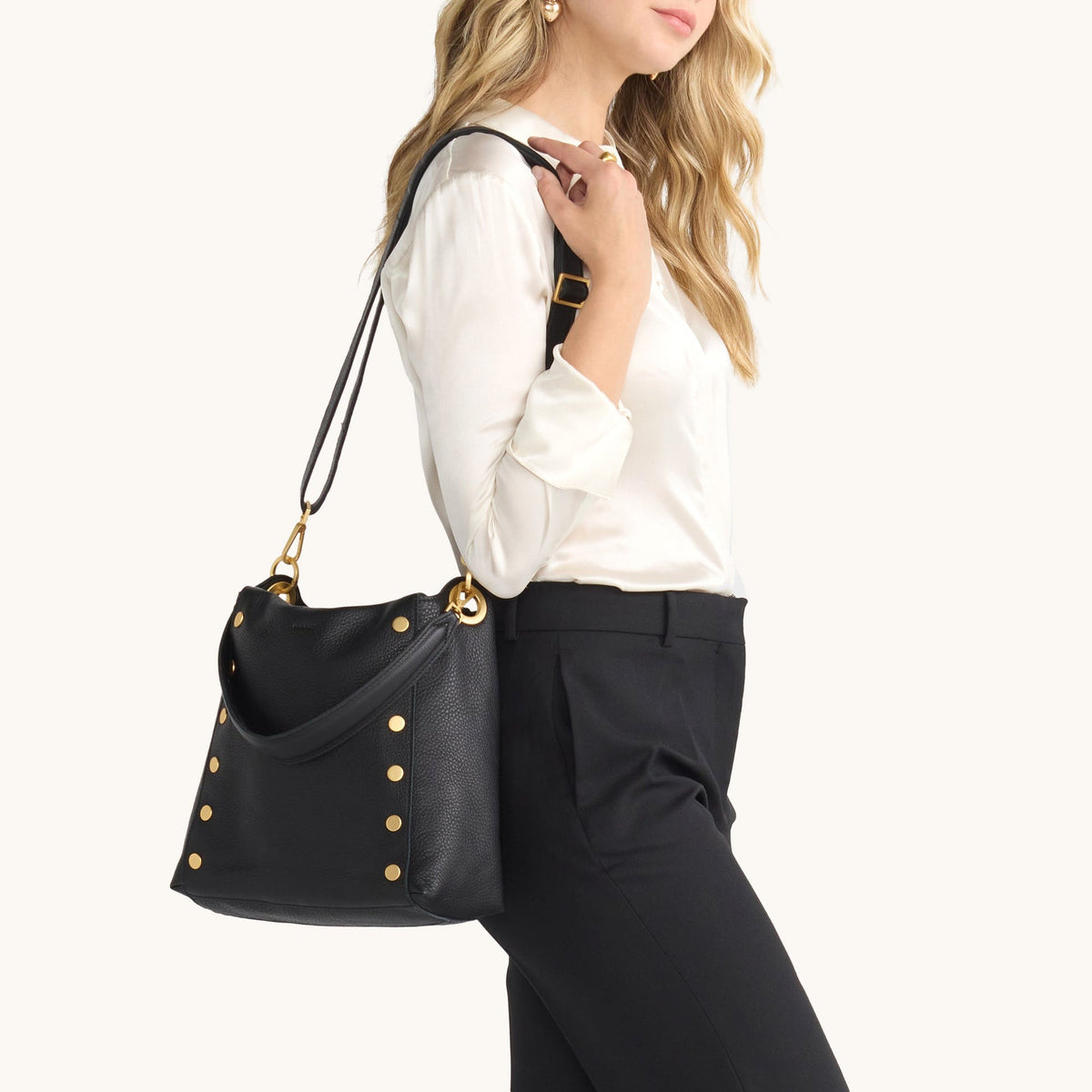 Hammitt Bryant Large Crossbody – Black/Brushed Gold Red Zip – detail 2