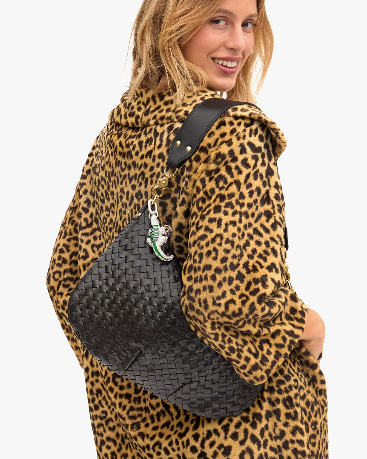 Clare V. Moyen Messenger – Black Diagonal Woven – detail 3