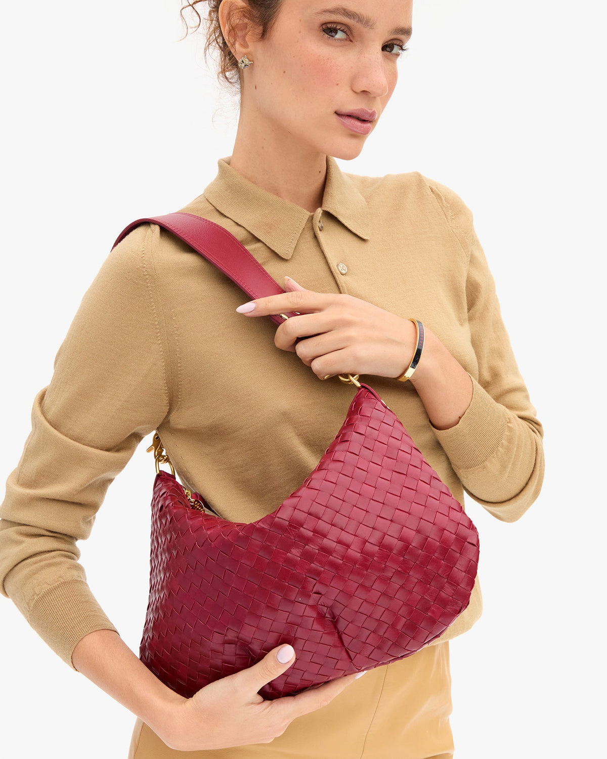 Clare V. Moyen Messenger – Garnet Diagonal Woven – detail 3