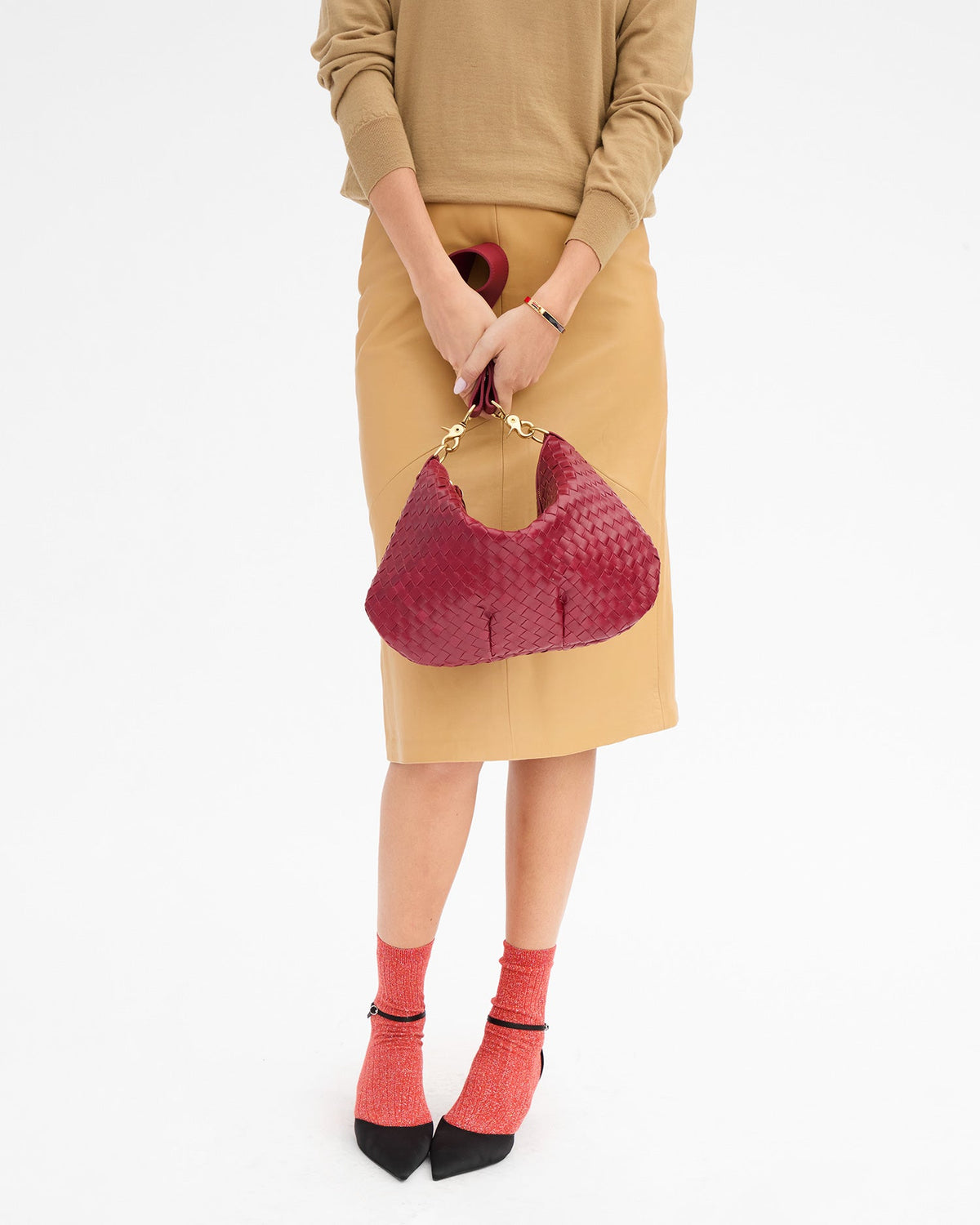 Clare V. Moyen Messenger – Garnet Diagonal Woven – detail 5