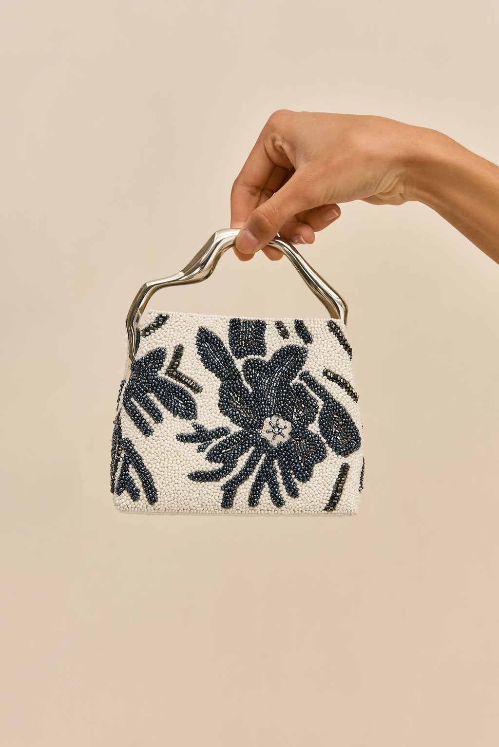Cult Gaia Solene Mini Bag – Etched Floral – detail 2