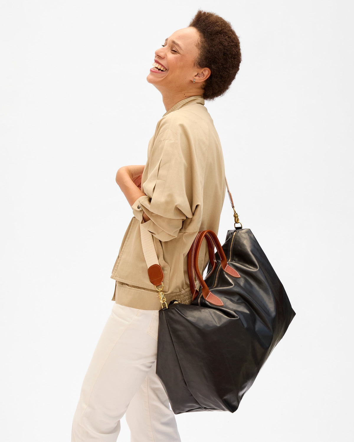 Clare V. Weekender – Black – detail 5