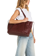 Hammitt Meryl Carryall Tote – Cherrywood Pebble/Brushed Gold – detail 2